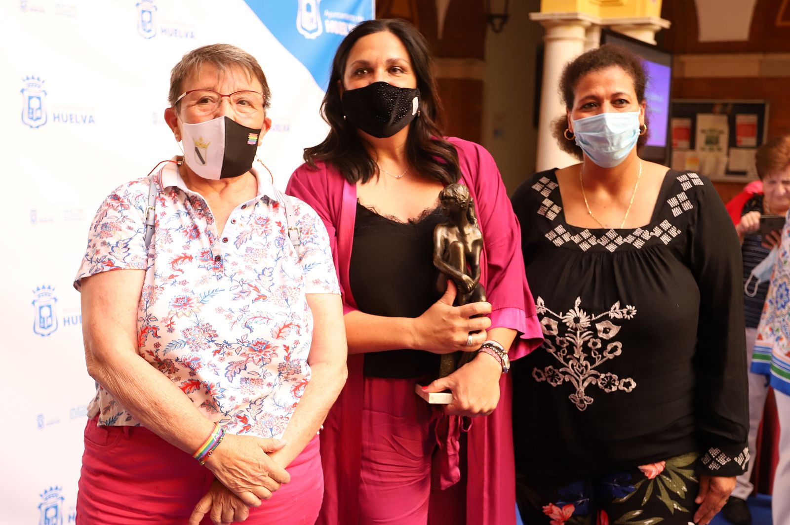 Imágenes de la entrega del Premio Marismas a Juana Carrillo y a Gabriela de la Fuente en su XIX edición