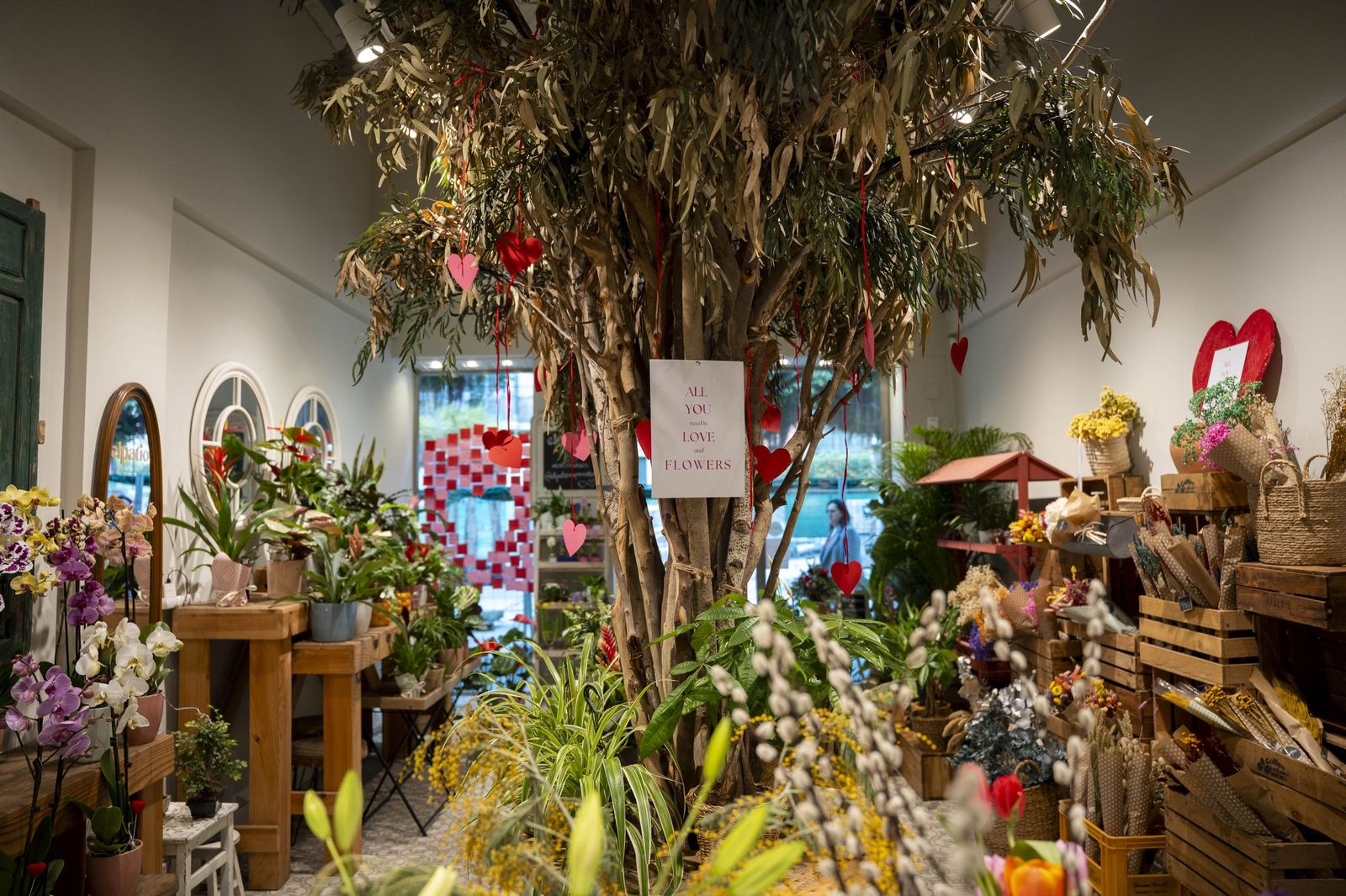 Tres comercios del centro de Almería lanzan un sorteo especial por San Valentín