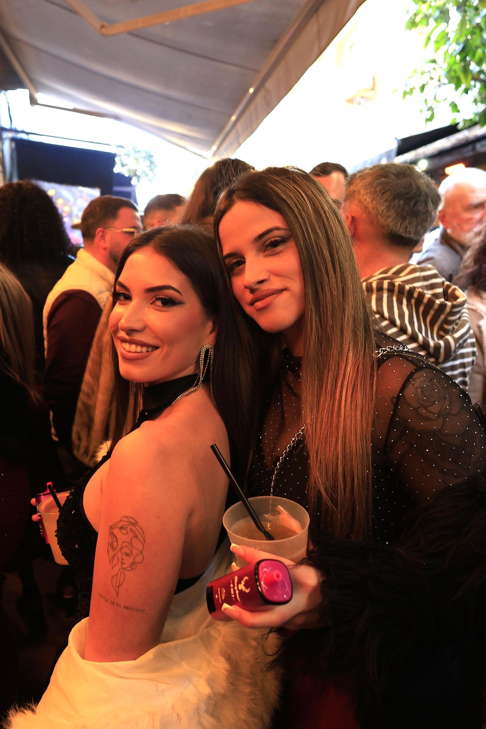 La Línea explota de gente en la tardebuena más animada, en imágenes