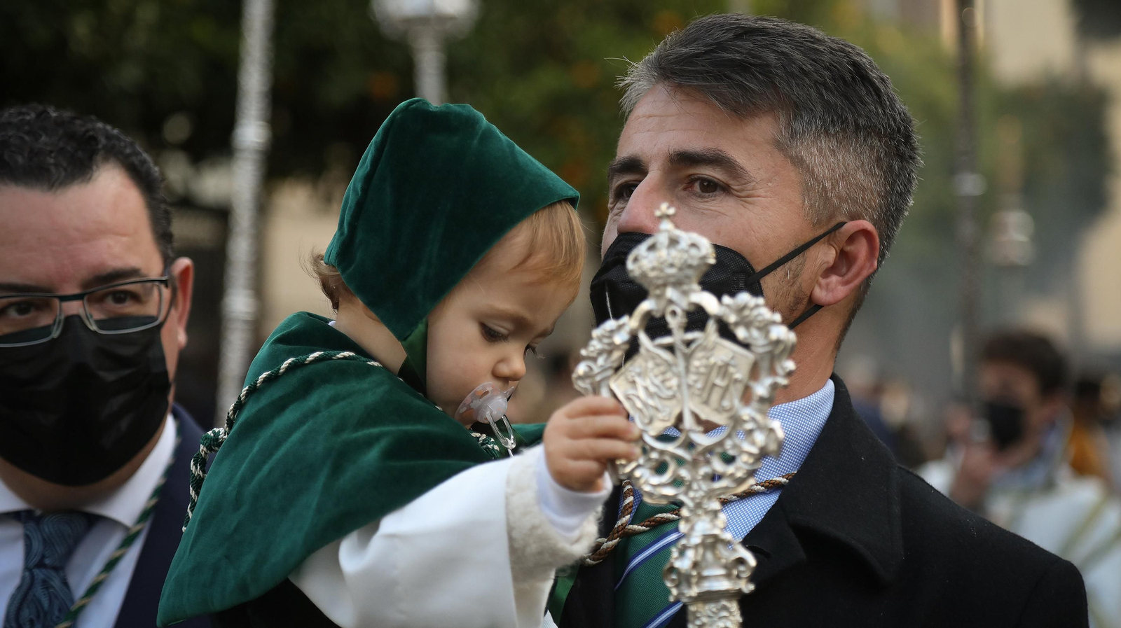 Gran ambiente cofrade en el traslado de la Virgen de la Esperanza a la Catedral