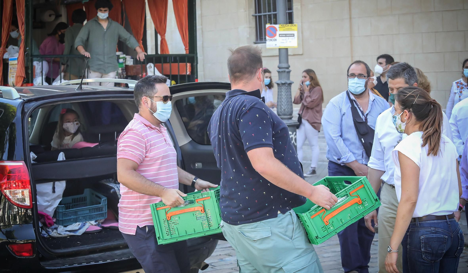 La Hermandad del Rocío de Jerez recoge alimentos para Cáritas