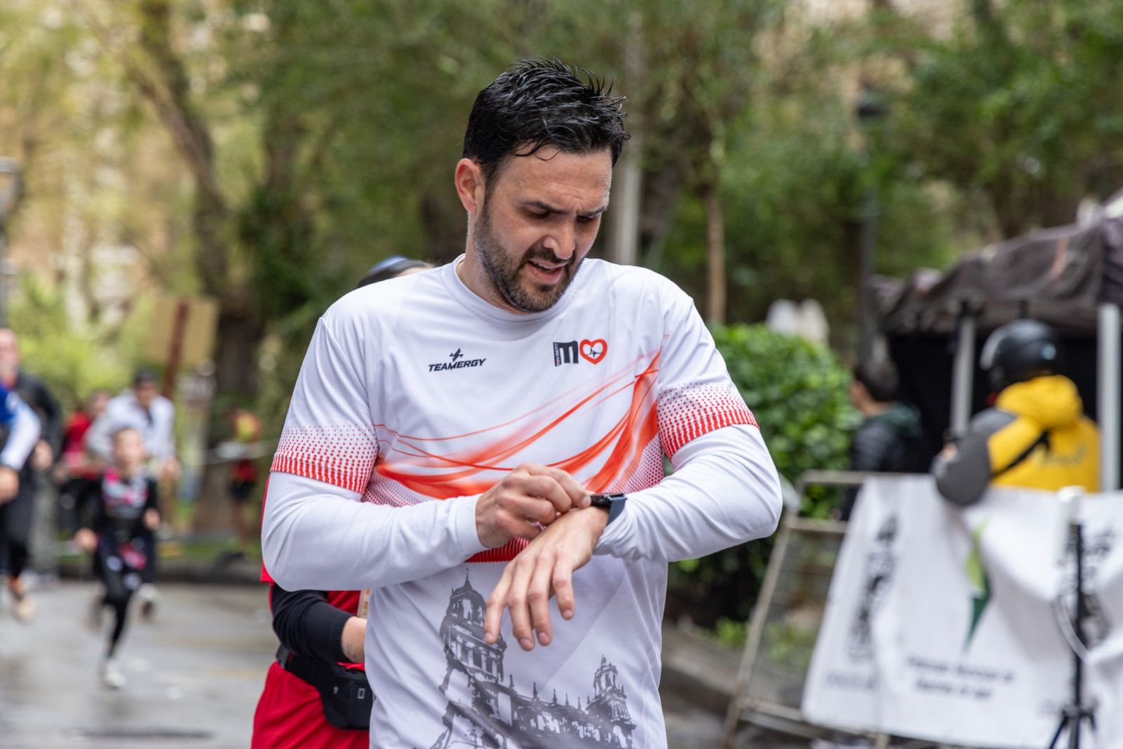 En imágenes: la lluvia no frena a más de un millar de corredores en la V Carrera Popular del IES San Juan Bosco (2)