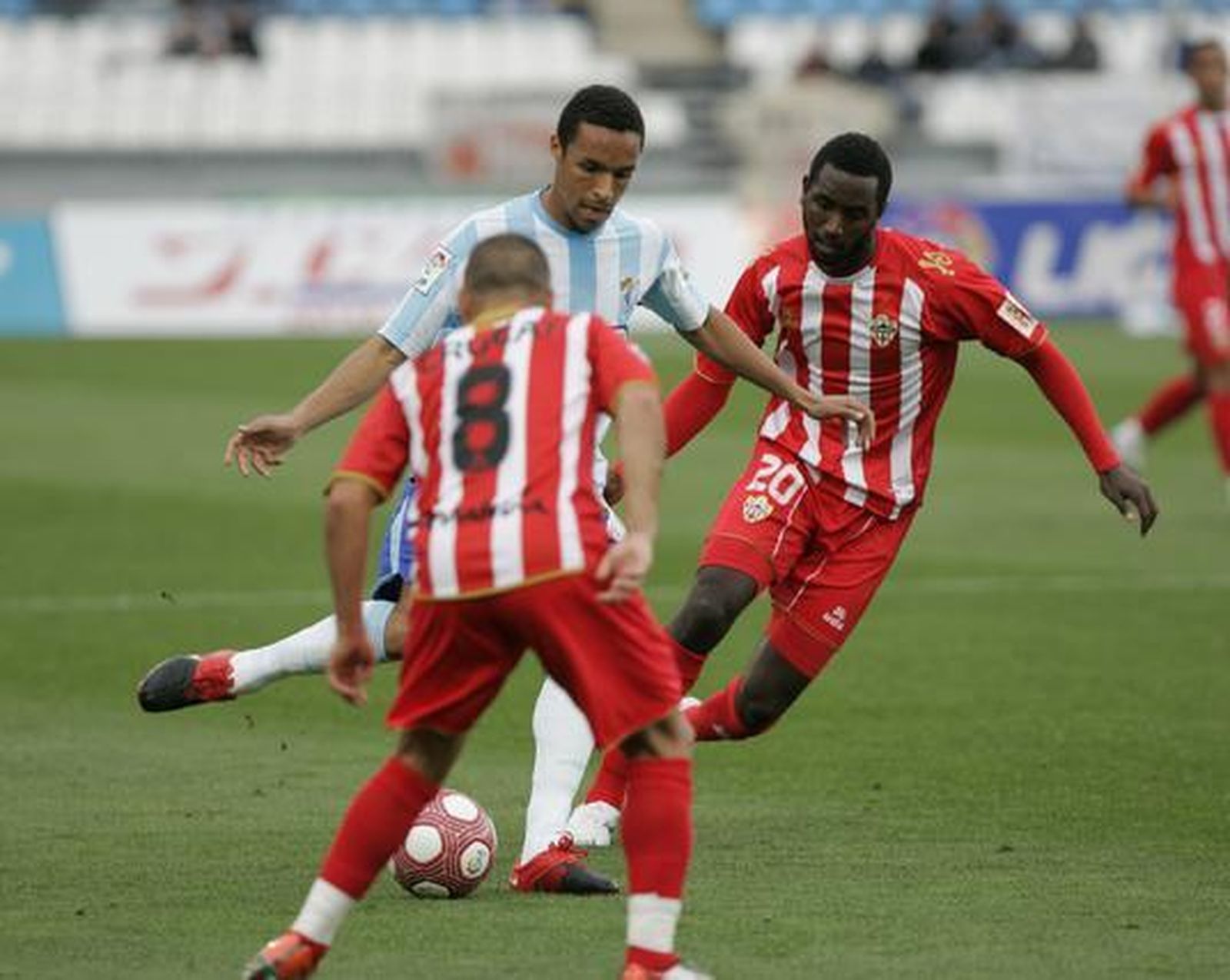 El Almería vence al Málaga en el estadio Mediterráneo. / Javier Alonso