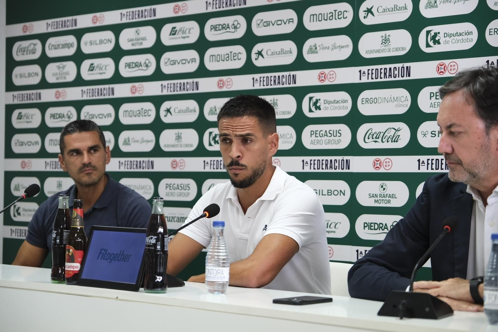 La presentación de Recio con el Córdoba CF, en imágenes