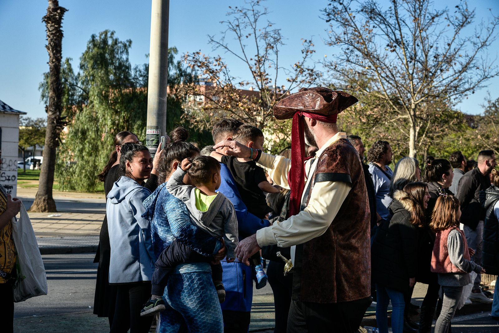Imágenes del público en las cabalgatas por La Orden, Cardeñas y Las Colonias