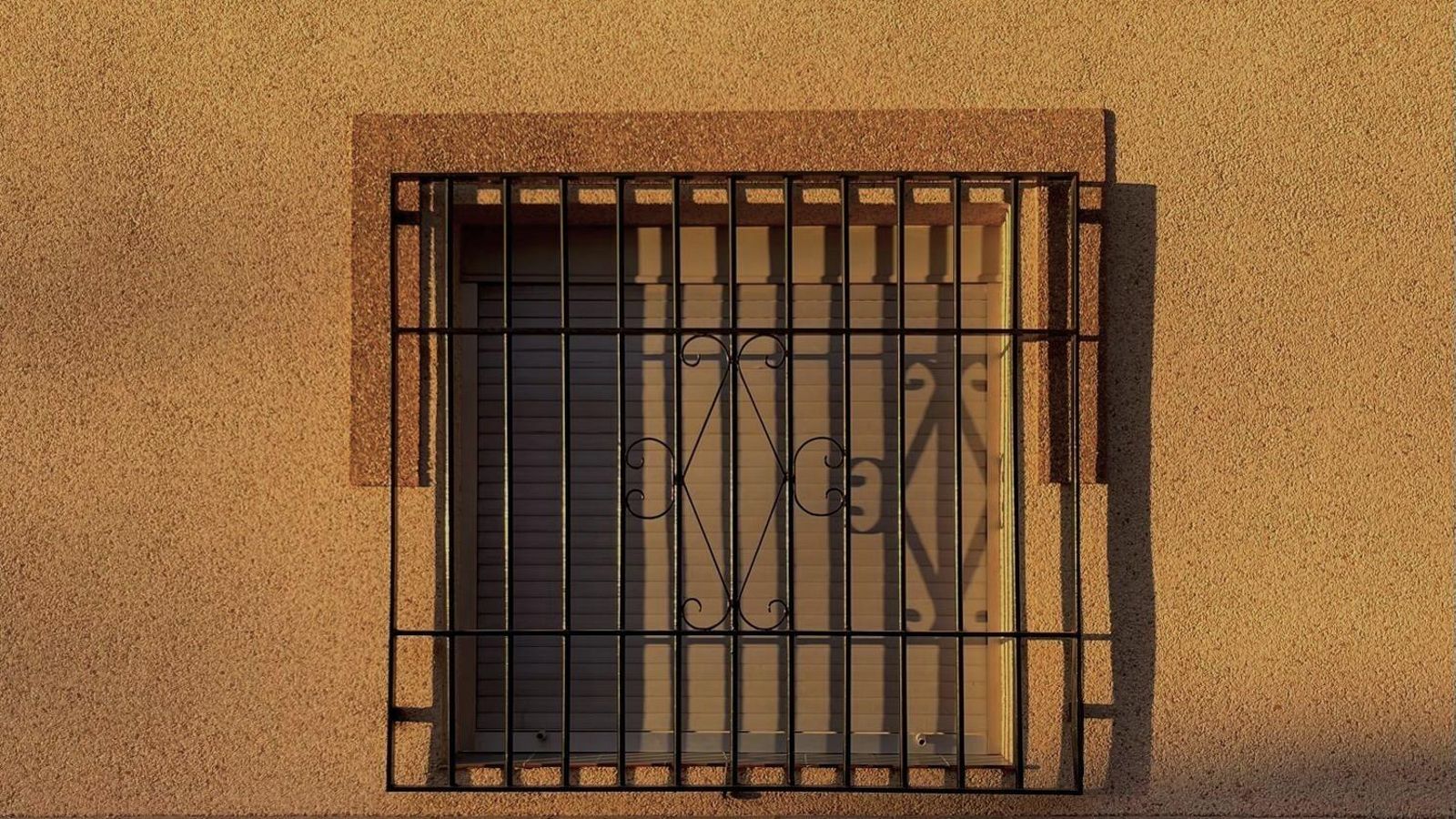 Detalle de una casa de Gobernador, el corazón de la Granada vaciada