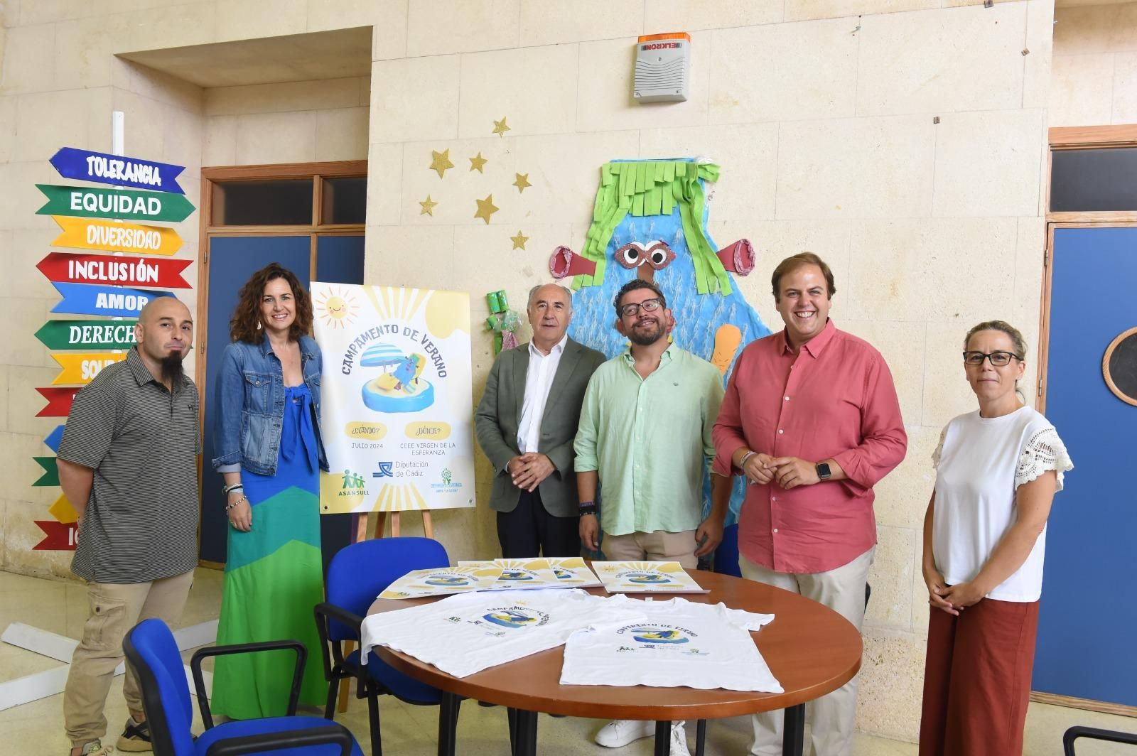 Landaluce y varios ediles visitan el colegio Virgen de la Esperanza.