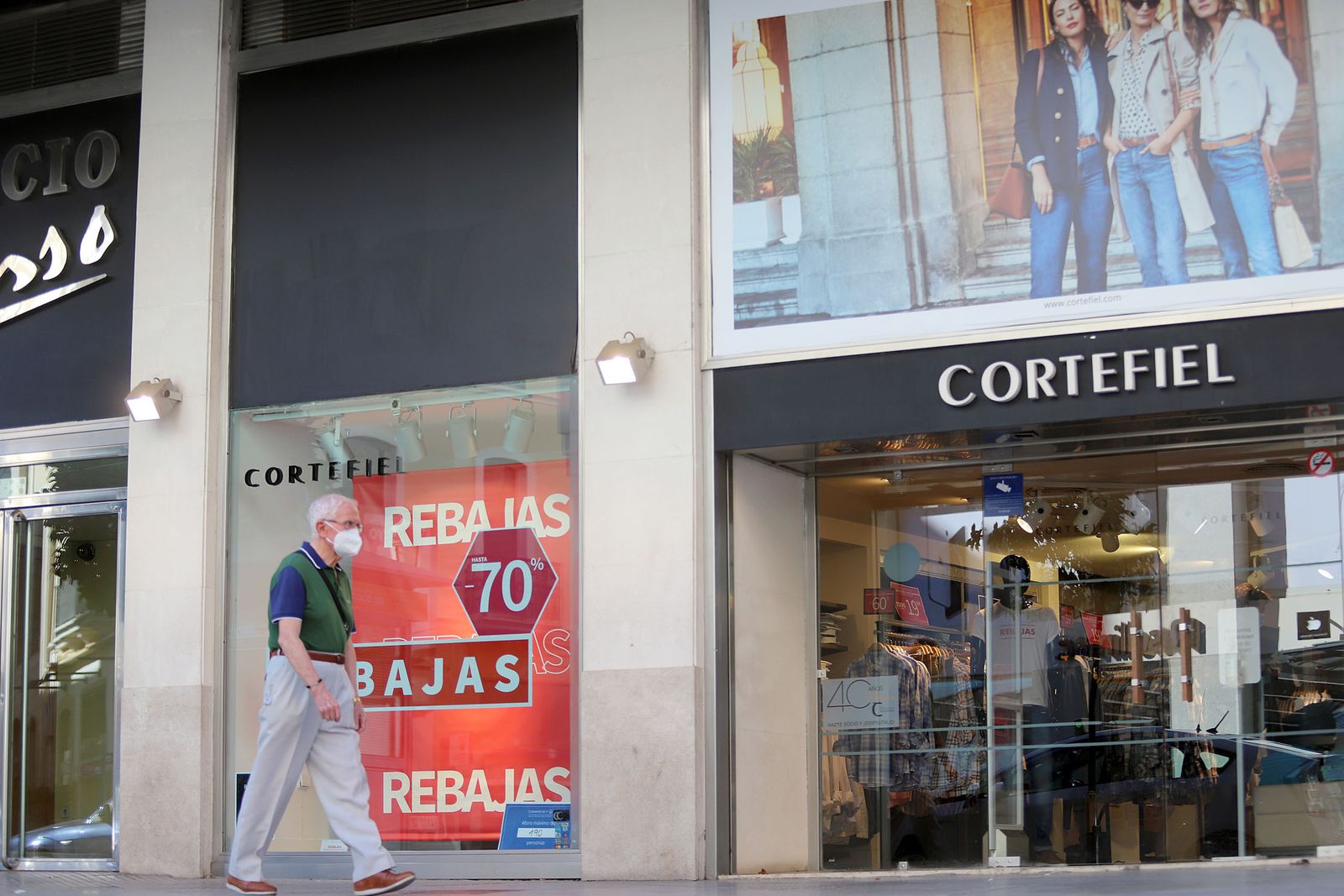 Imágenes de las rebajas de verano en la nueva normalidad