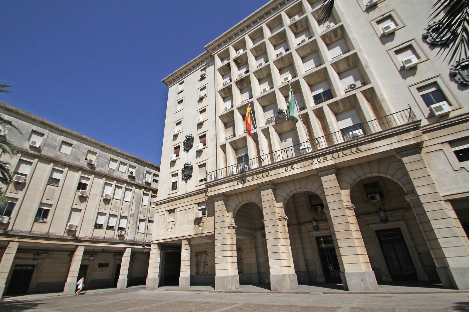 Fachada principal de la Audiencia Provincial y de los juzgados de instrucción.