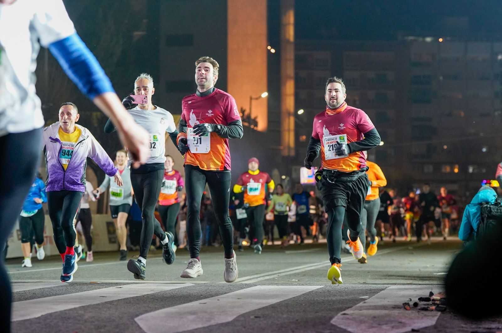 En imágenes: búscate en tu llegada a meta de la Carrera de San Antón 2026 (17)