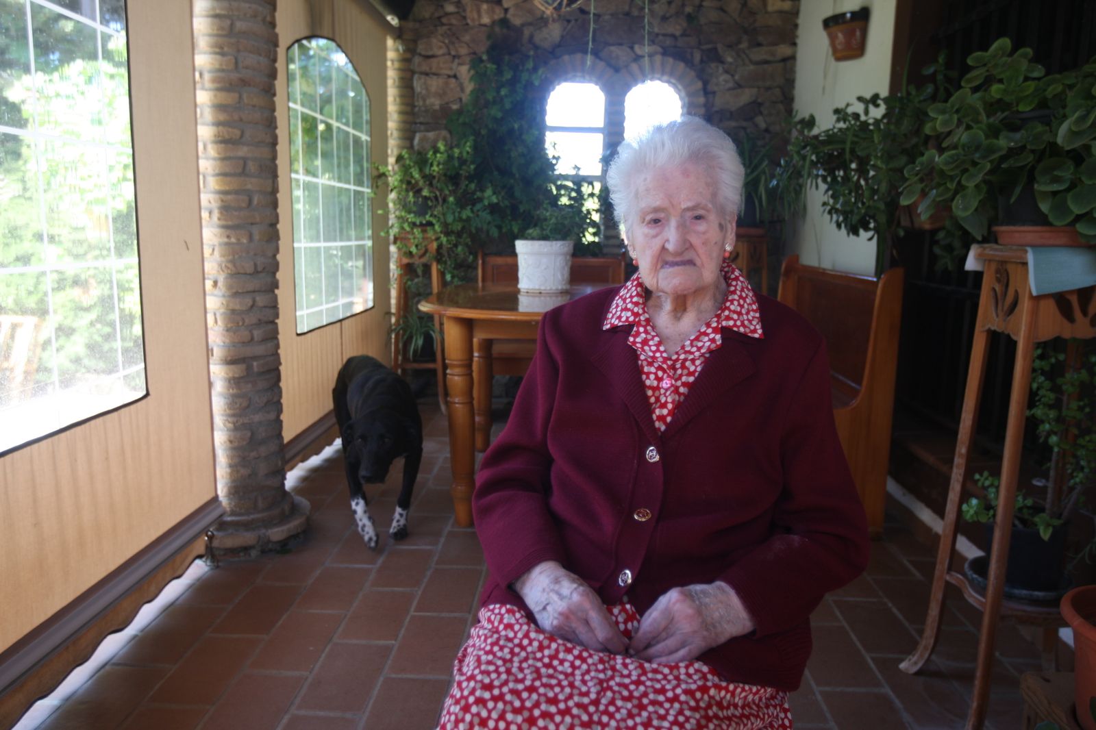 Petra Barbosa en casa de su sobrina, con la que vivía, en una imagen de 2017.
