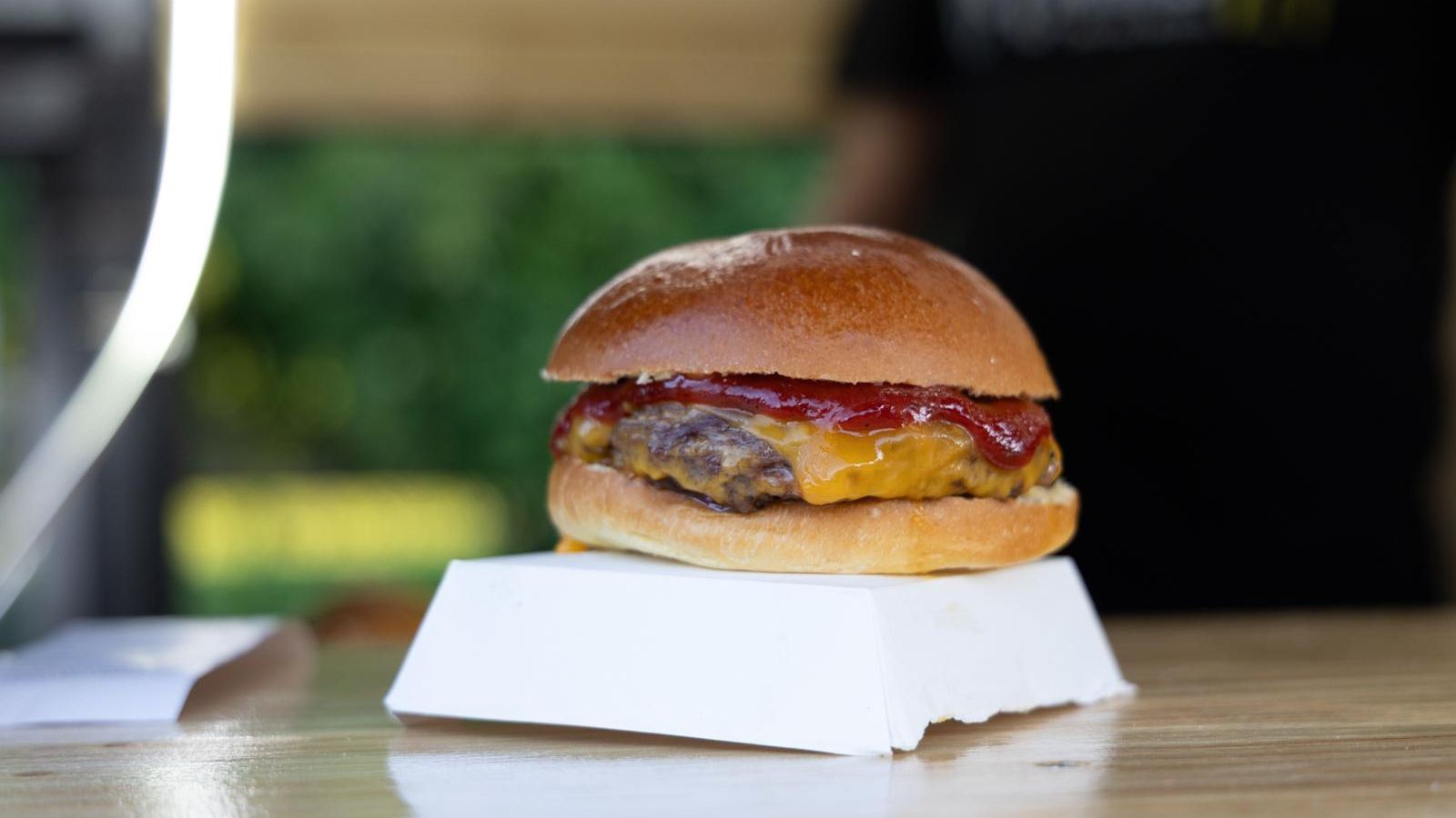 Aunque parece ketchup, la salsa roja que ves es de pimientos del piquillo.