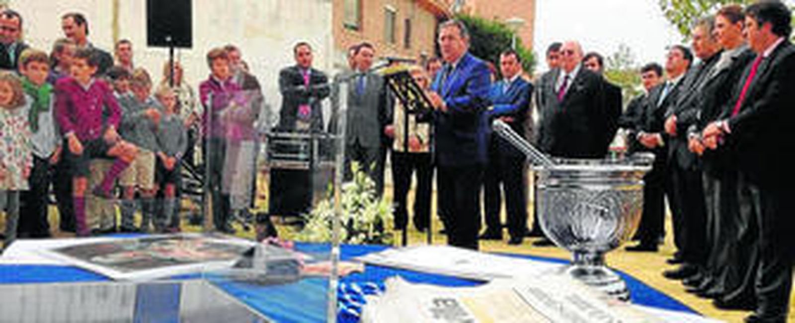 Zoido interviene durante la colocación de la primera piedra de la casa de hermandad de la Misión.