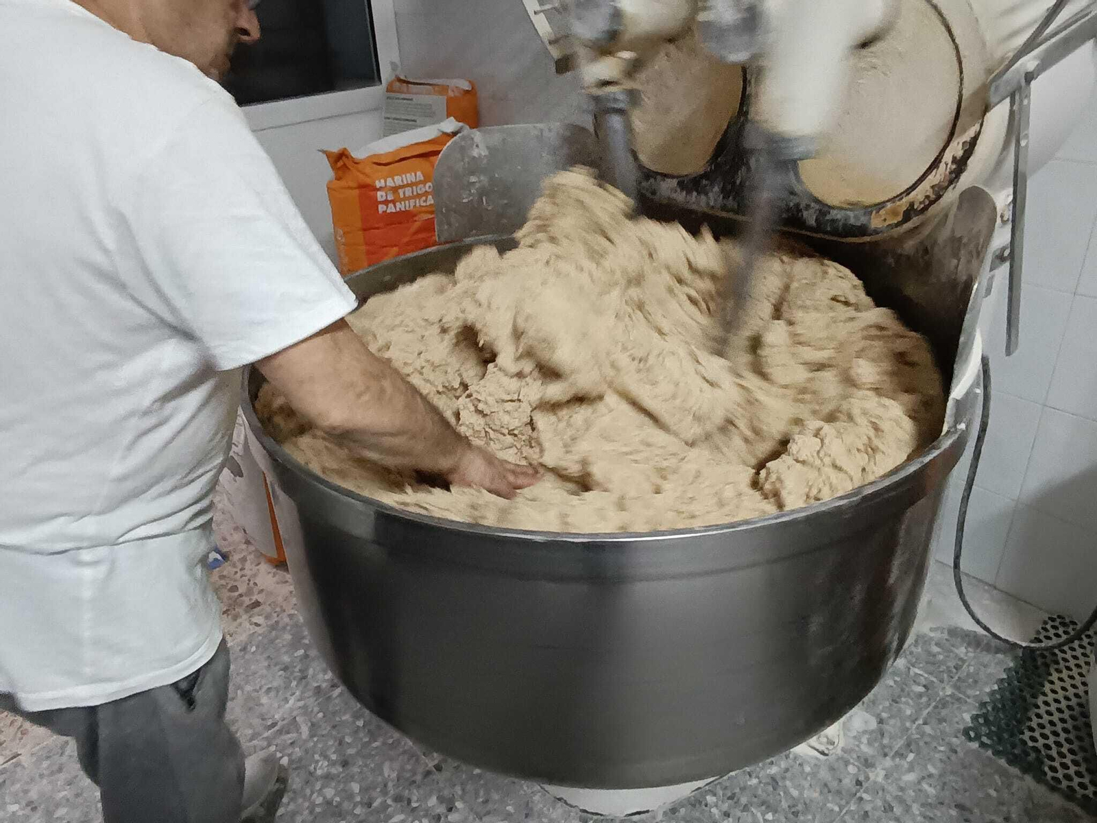 Una noche de trabajo en el obrador del pan de Pelayo Una noche de trabajo en el obrador del pan de Pelayo