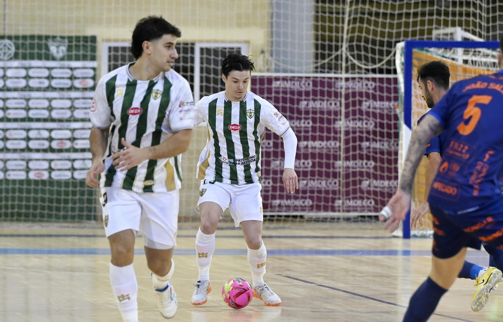 Las mejores fotos del ambiente en Vista Alegre para el Córdoba Futsal - Jaén