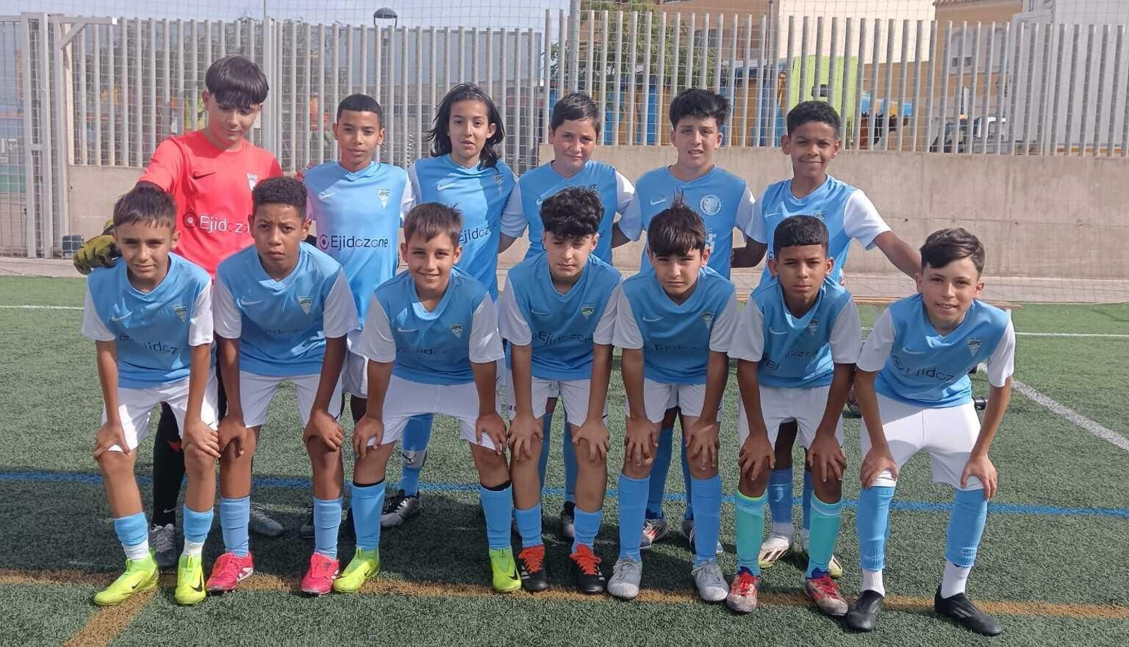 Foto de equipo de uno de los conjuntos de las categorías inferiores del Poli El Ejido antes de un partido de la pasada temporada.