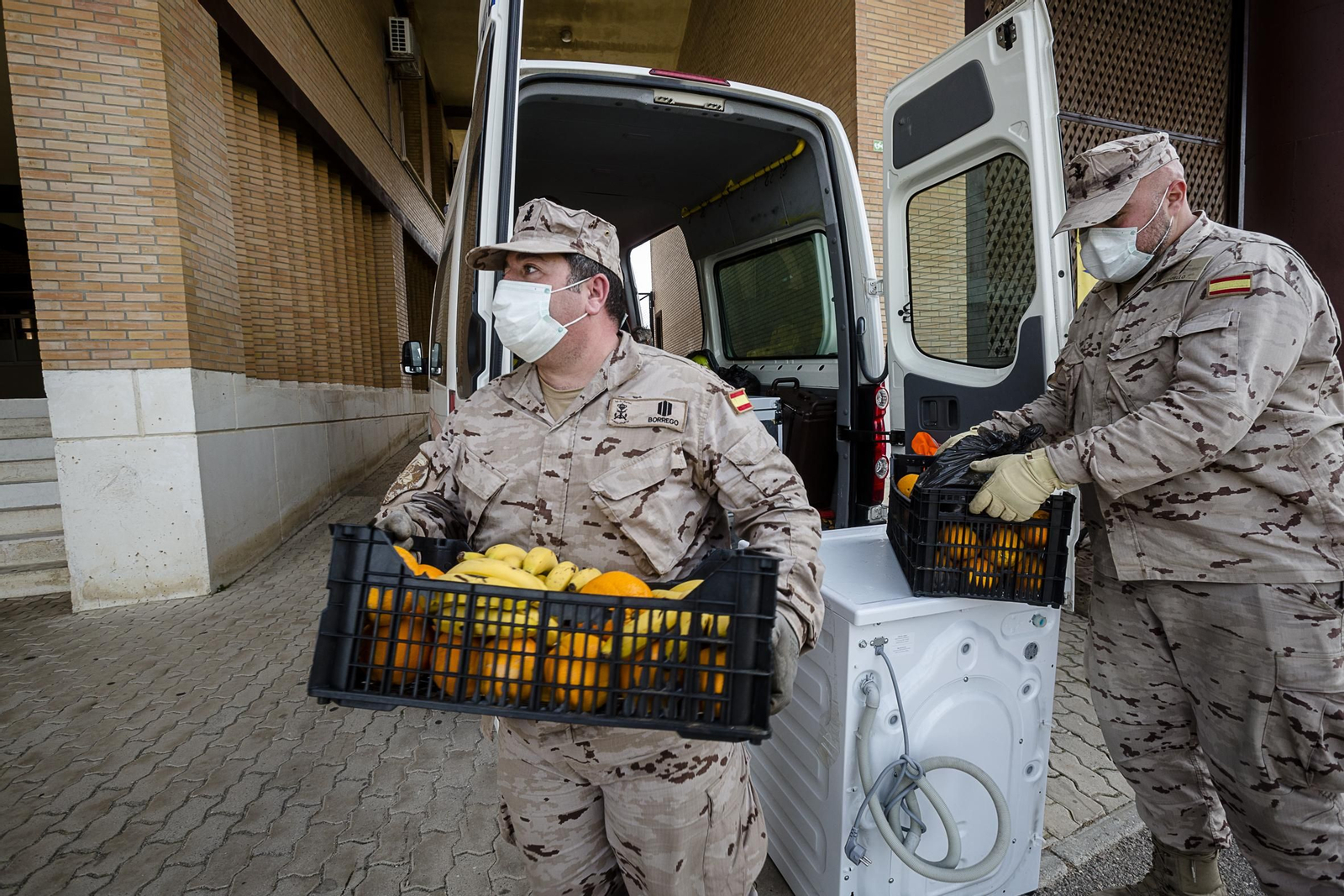 La Armada colabora en la puesta en marcha de un albergue provisional en las instalaciones de Elcano