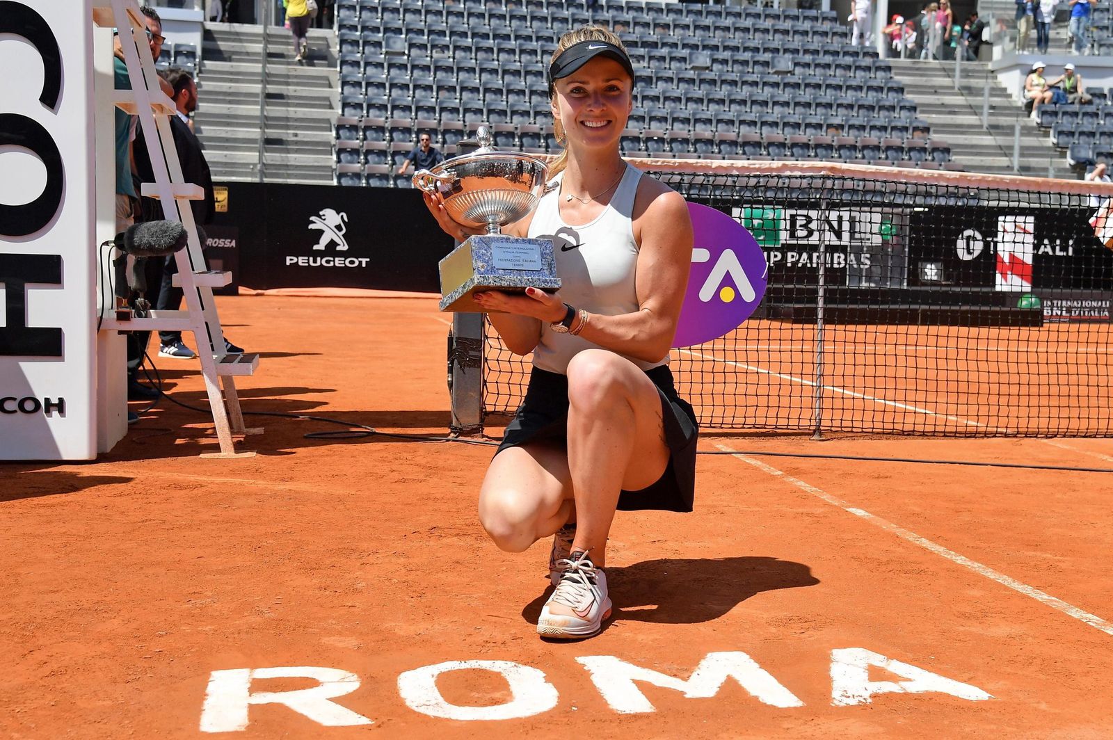Elina Svitolina, con el trofeo.