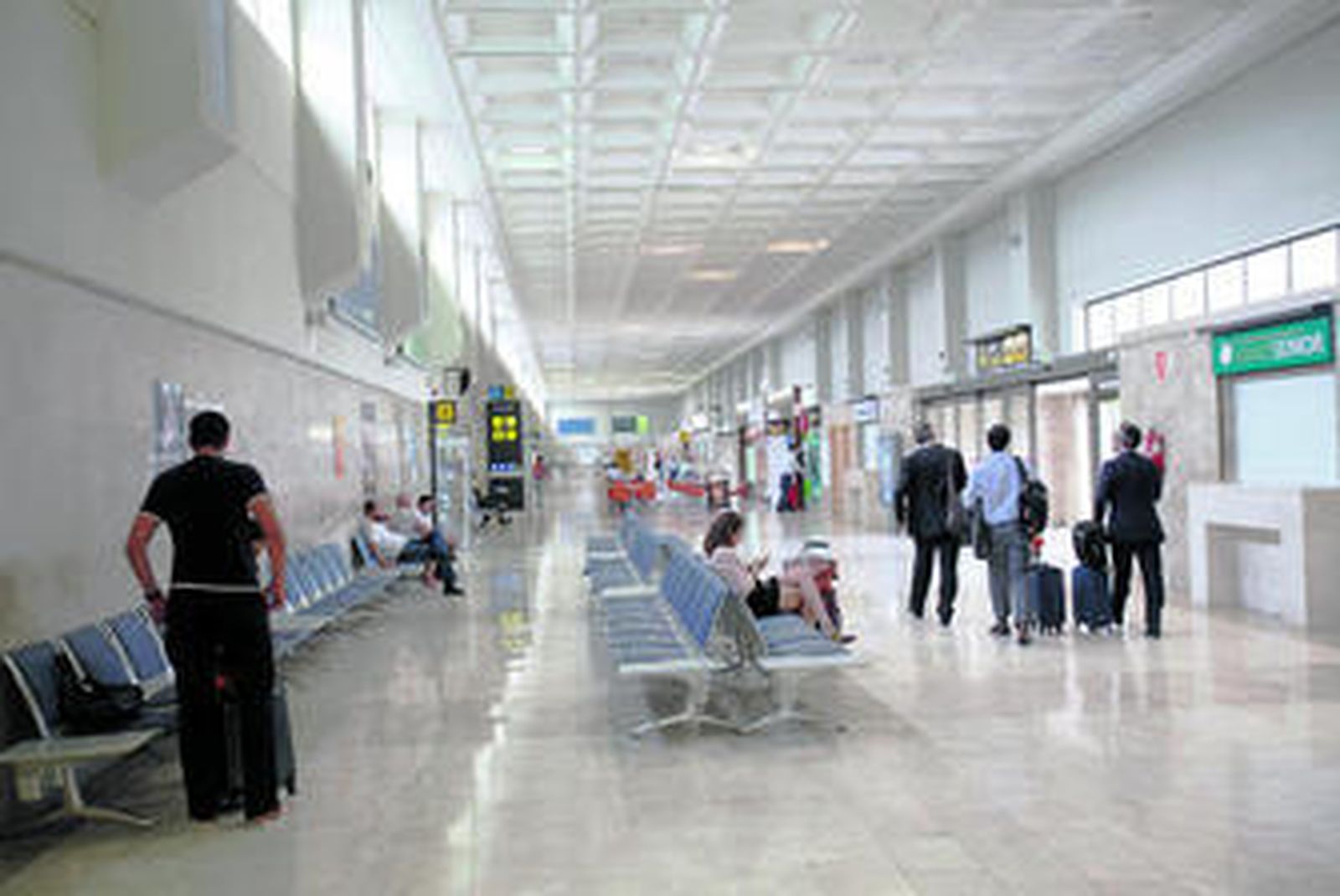 La inestabilidad de otros destinos mediterraneos, ha afianzado el tráfico aéreo nacional.