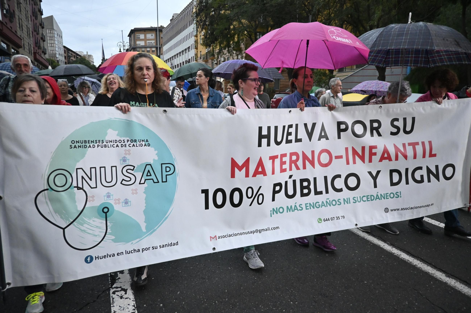 Las mejores imágenes de la manifestación por la sanidad en Huelva