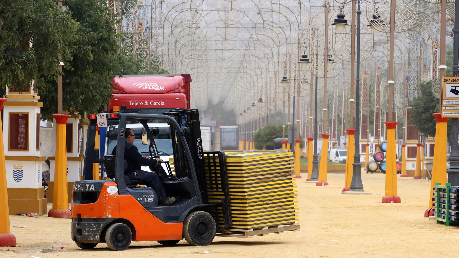 Continúan los trabajos de recogida en la Feria de Jerez 2024 Continúan los trabajos de recogida en la Feria de Jerez 2024
