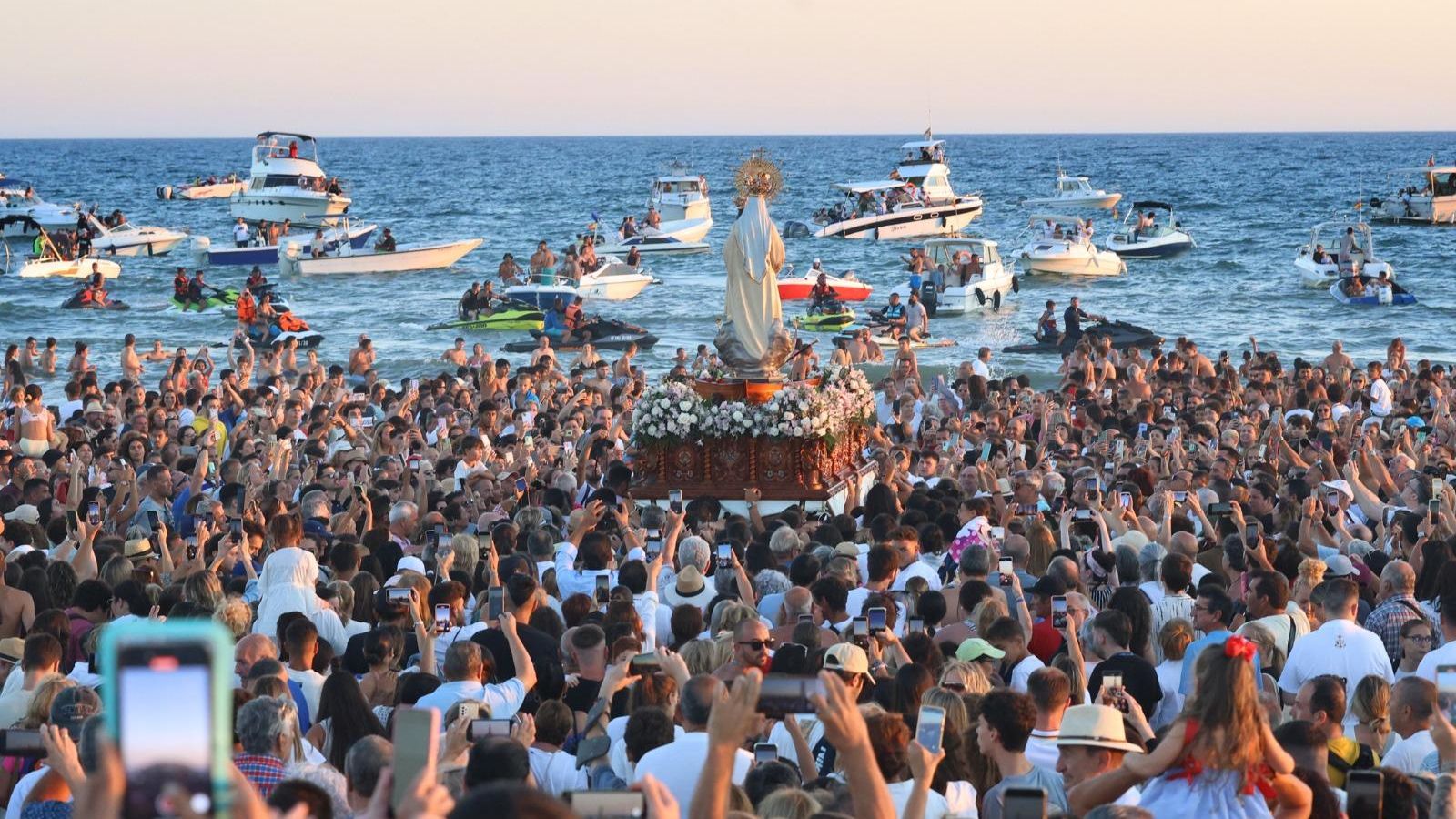 Procesión de la Virgen del Carmen en Punta Umbría. Procesión de la Virgen del Carmen en Punta Umbría.
