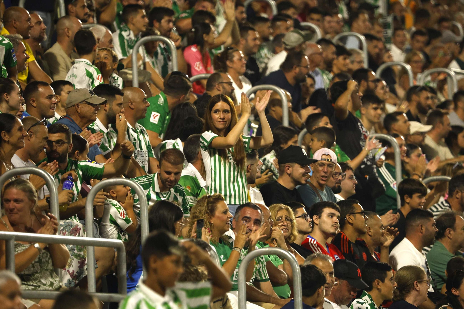 Las fotos del Betis-Como disputado en el Ciudad de La Línea (2-3)