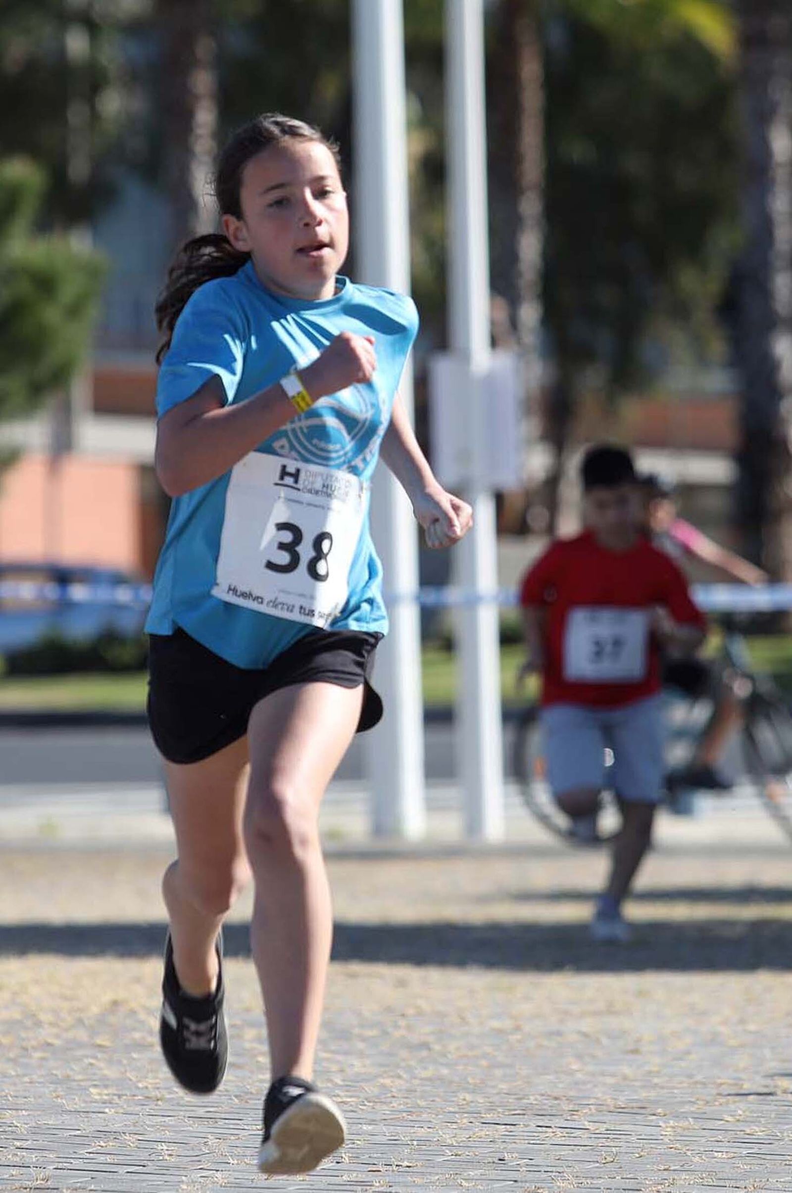Imágenes de la carrera infantil previa a la "10K Puerta del Descubrimiento"