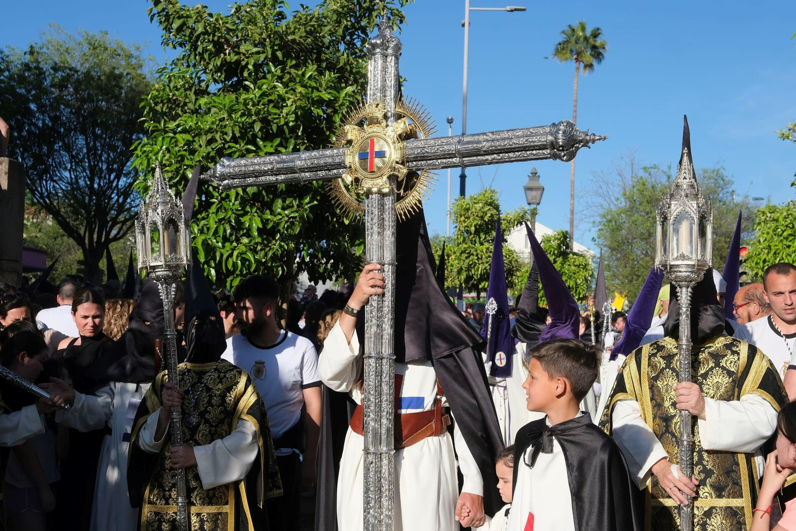 Jueves Santo en Córdoba: la procesión del Cristo de Gracia, en imágenes