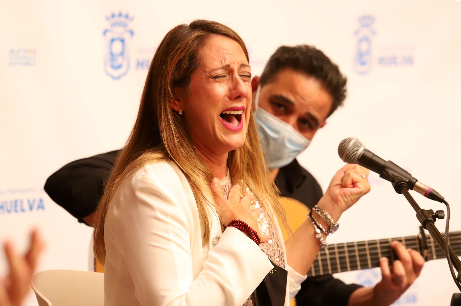 Imágenes de la entrega del Premio Marismas a Juana Carrillo y a Gabriela de la Fuente en su XIX edición