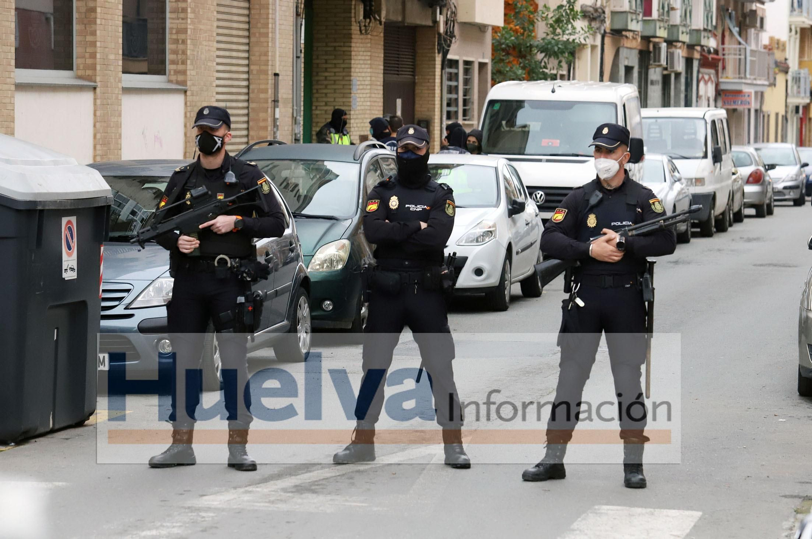Imágenes de la intervención de la Policía Nacional al desmantelar un almacén de droga en la calle Nicolás Orta
