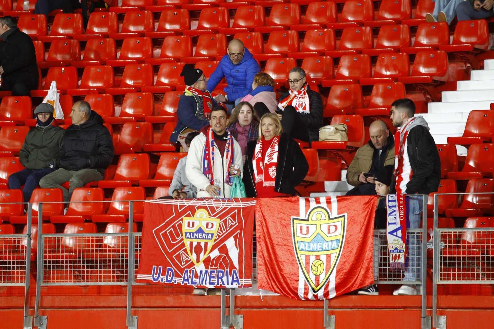 Búscate en las fotos de público del partido U.D. Almería-S.D. Huesca