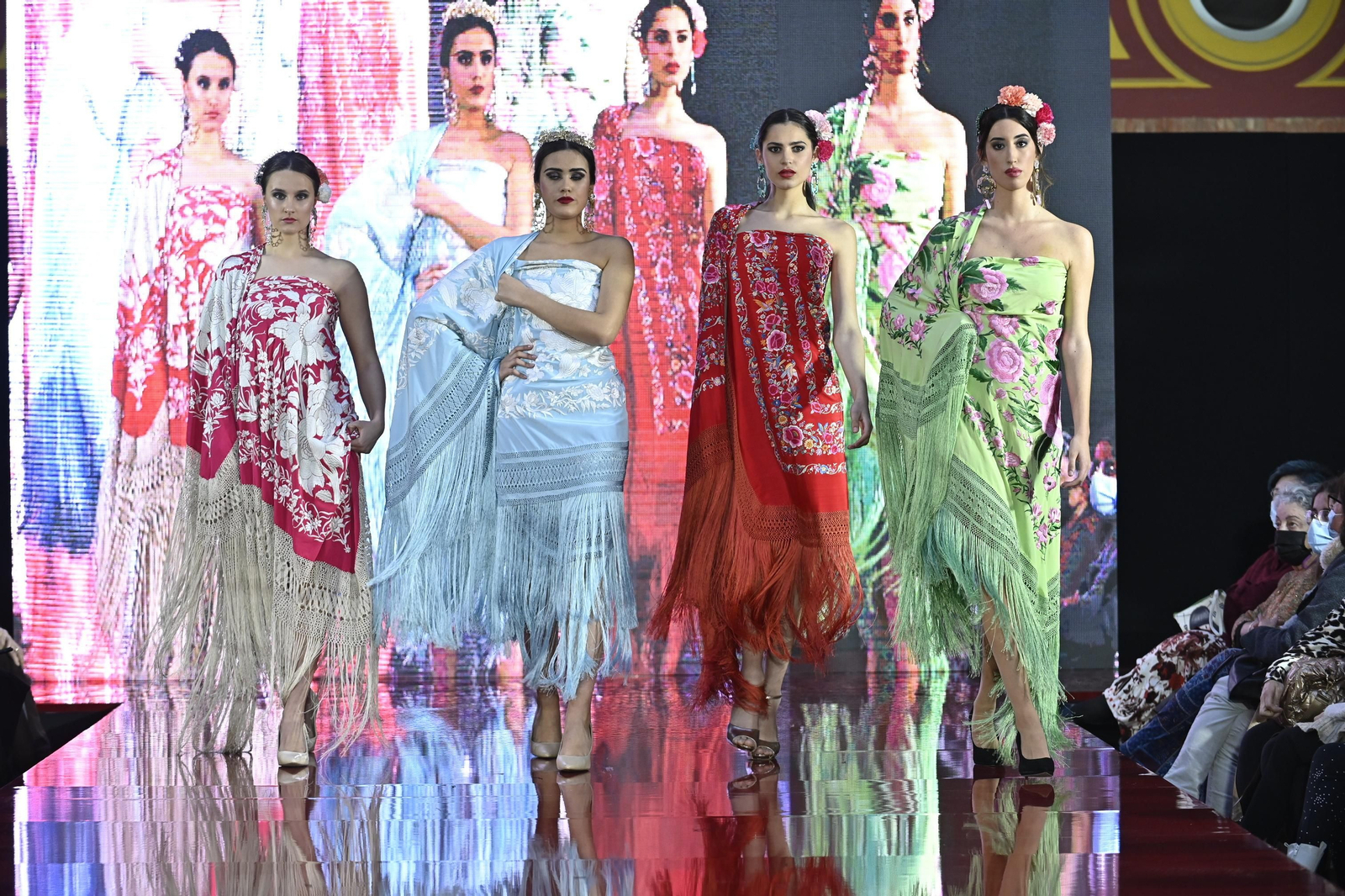 El desfile de Ángeles Espinar y Maite Cárdenas en Pasarela Huelva Flamenca 2022, todas las fotos