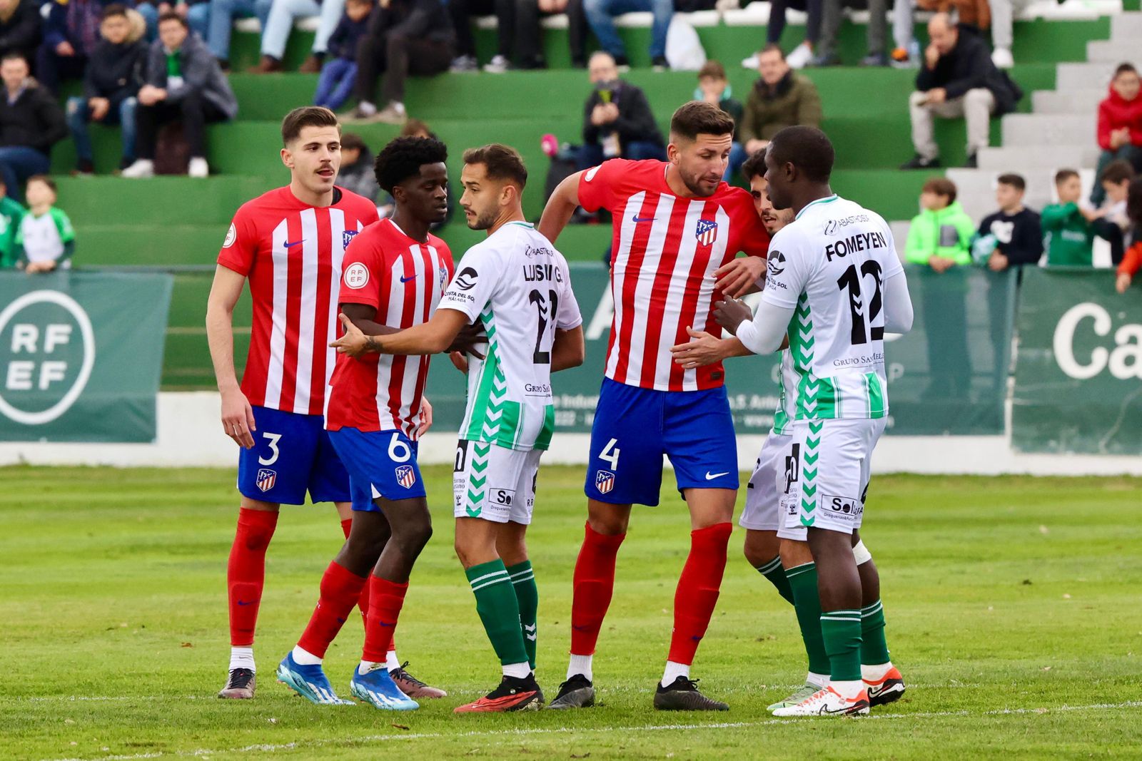 Un lance del Antequera-Atleti B