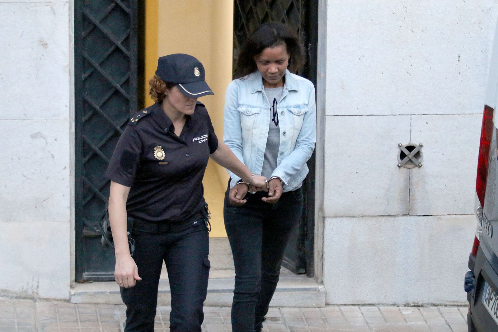 Ana Julia Quezada acudiendo a la Audiencia Provincial.
