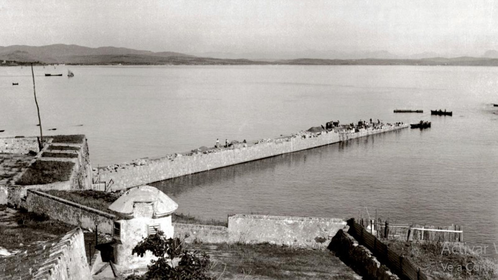 Las obras del Rompeolas de la Isla Verde en sus inicios. Año 1921.