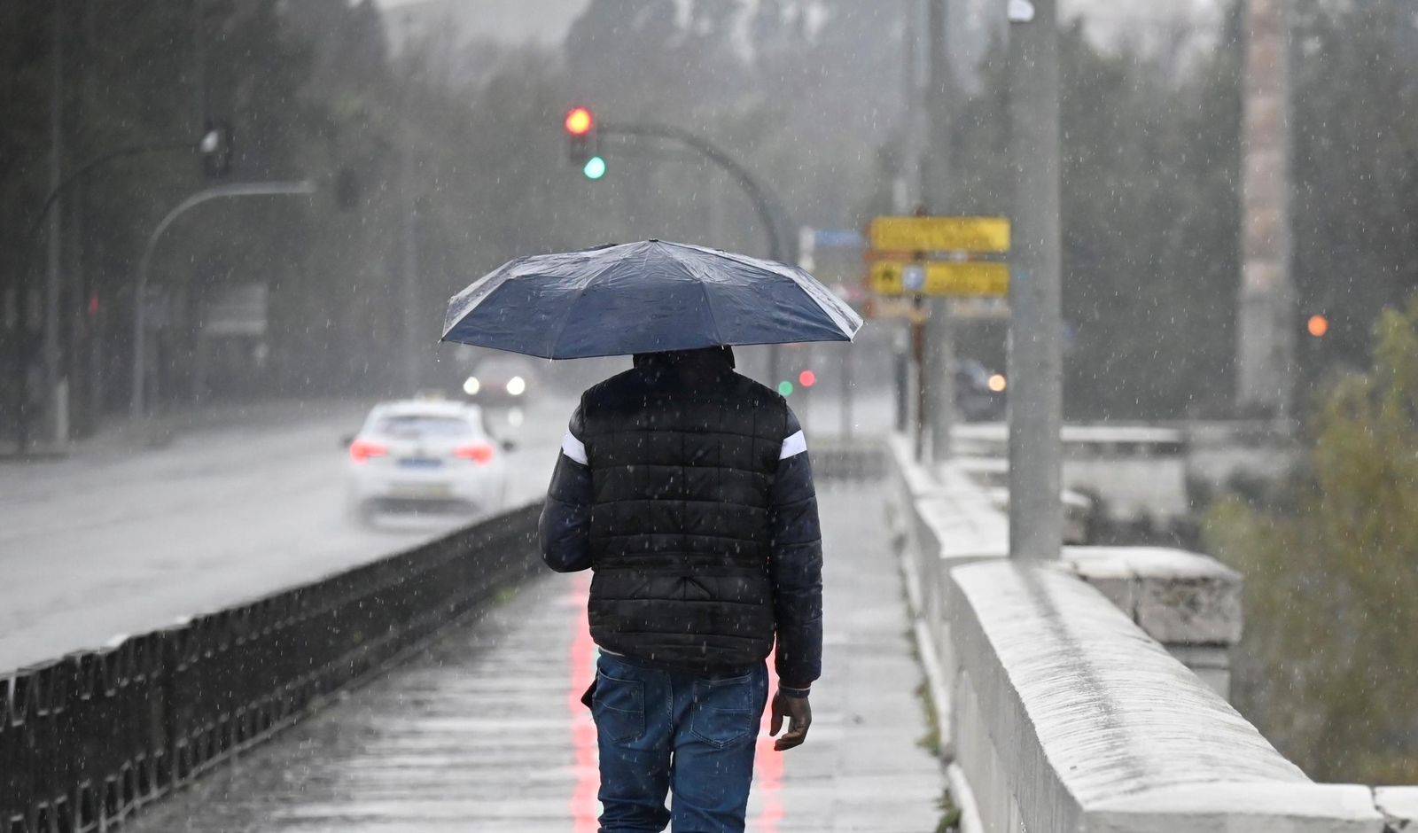 Las imágenes del Día de Andalucía pasado por agua en Córdoba