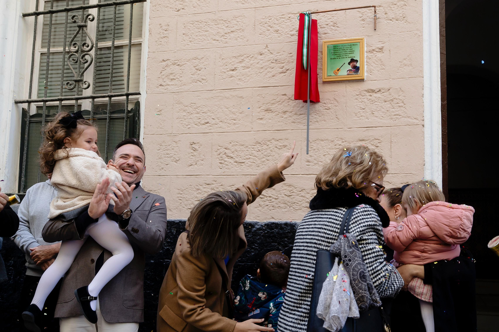 Imágenes del coro de Julio Pardo, en el descubrimiento de la placa en la casa natal del corista Imágenes del coro de Julio Pardo, en el descubrimiento de la placa en la casa natal del corista