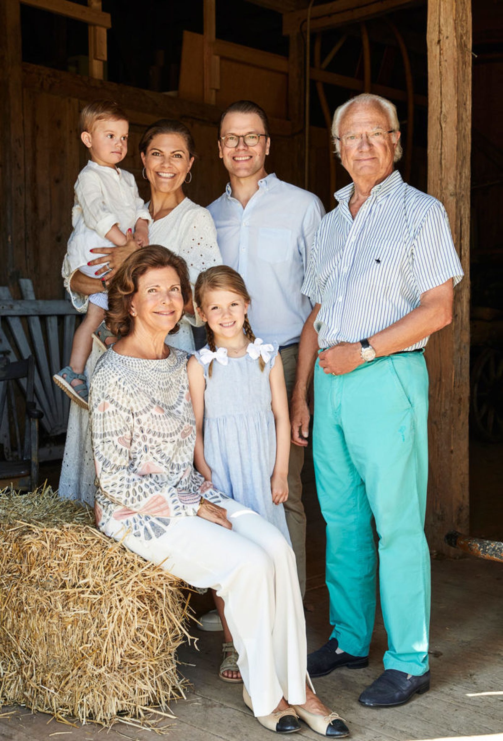 Los reyes Carlos Gustavo y Silvia con Victoria y su familia.