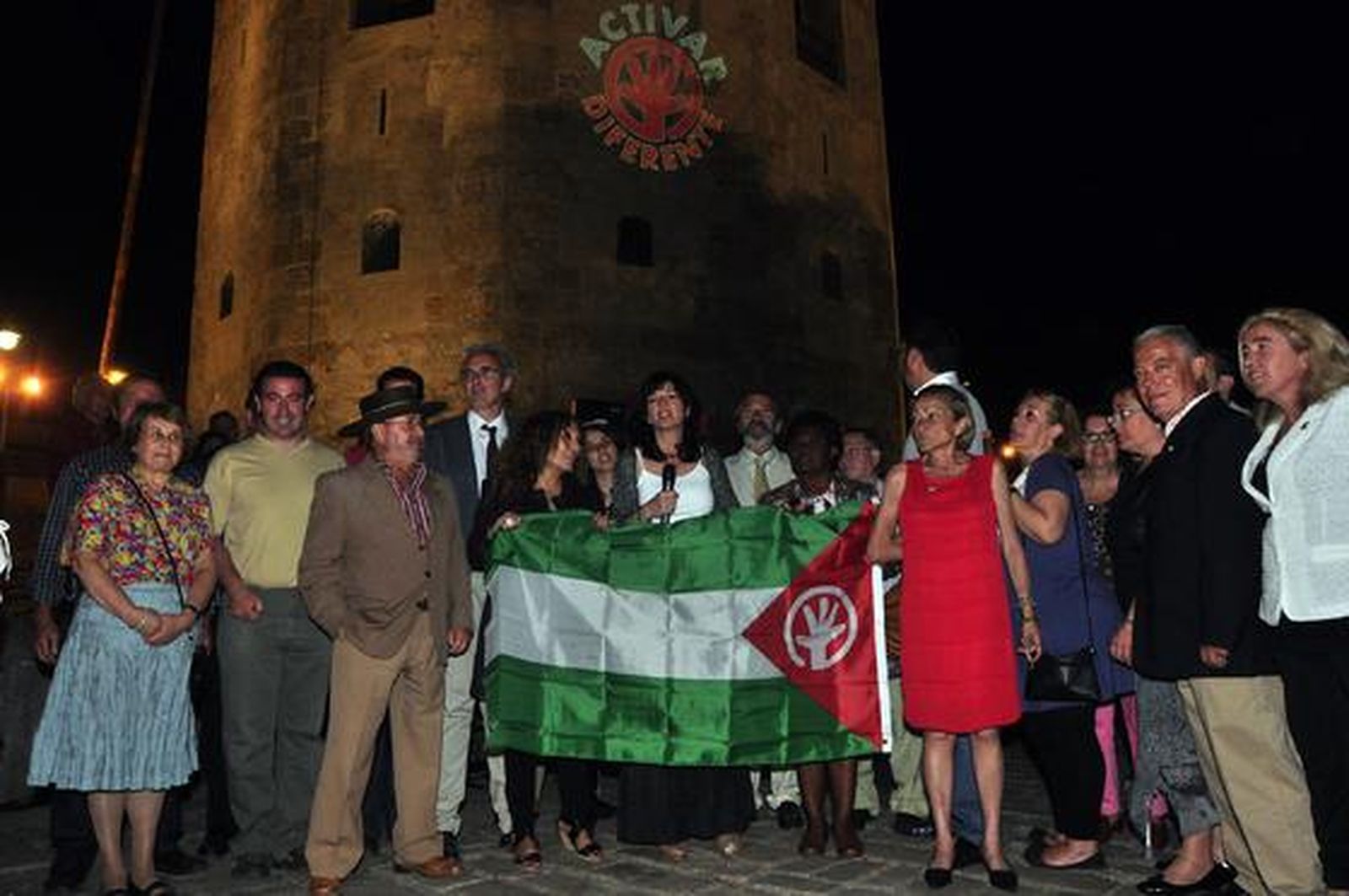 Los andalucistas eligieron los aledaños de la Giralda para comenzar la campaña.

Foto: Manuel Gómez