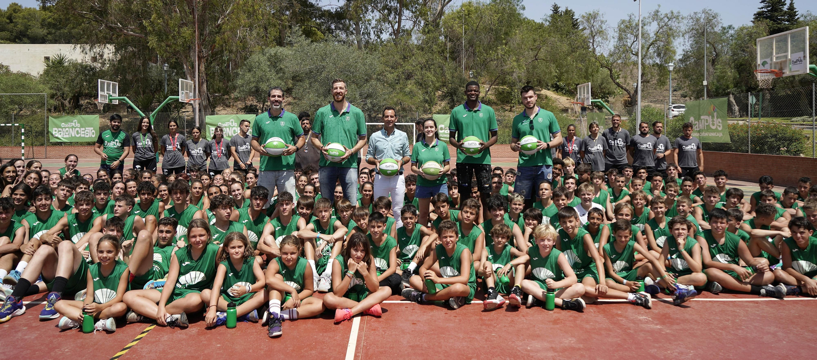 La visita al tercer turno del Campus Fundación Unicaja de Baloncesto. La visita al tercer turno del Campus Fundación Unicaja de Baloncesto.
