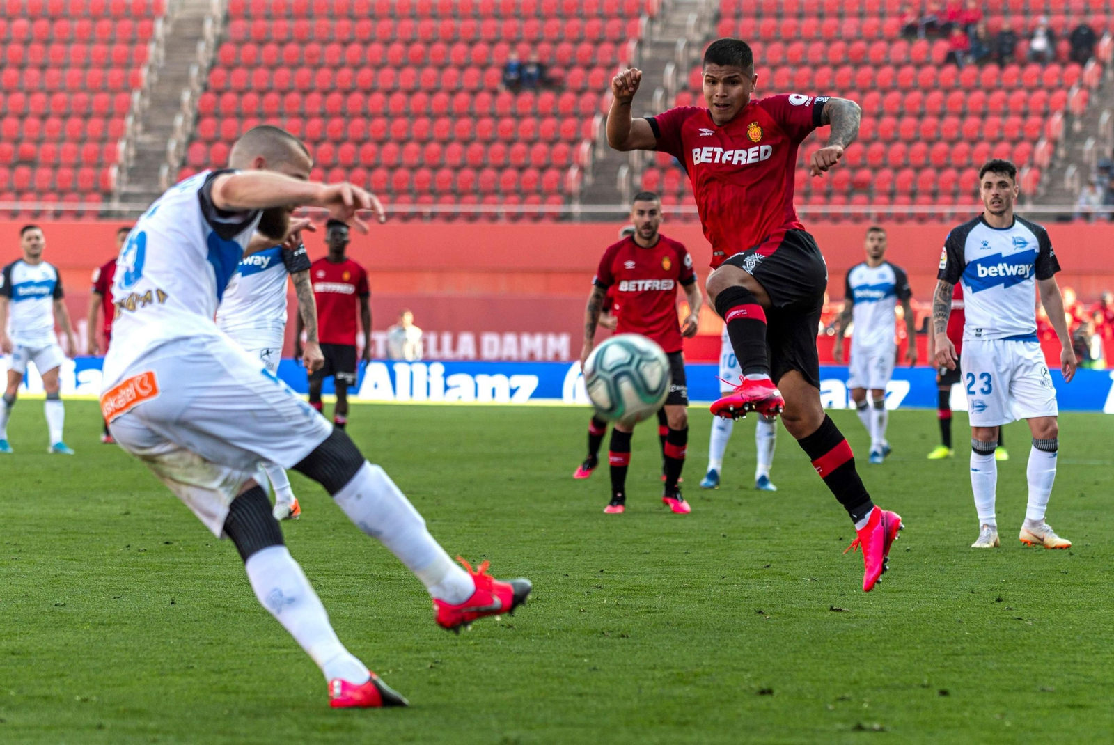 Las fotos de la carrera de Cucho Hernández