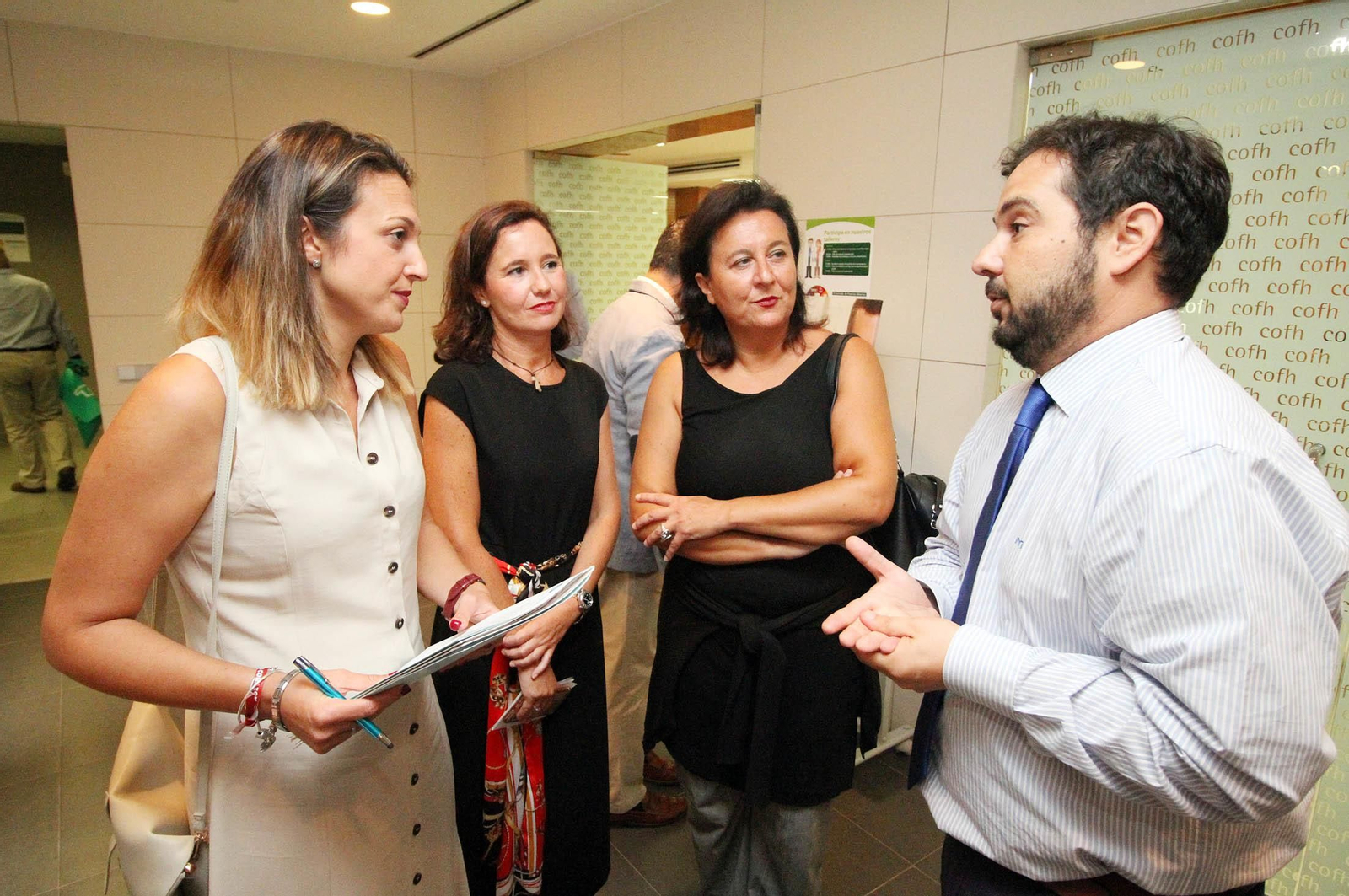 Imágenes de la jornada de puertas abiertas y circuito saludable en el Colegio de Farmacéuticos de Huelva