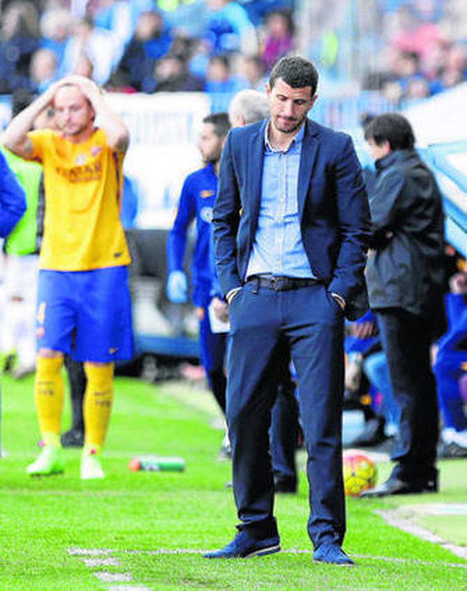 Javi Gracia se lamenta de un lance del choque.