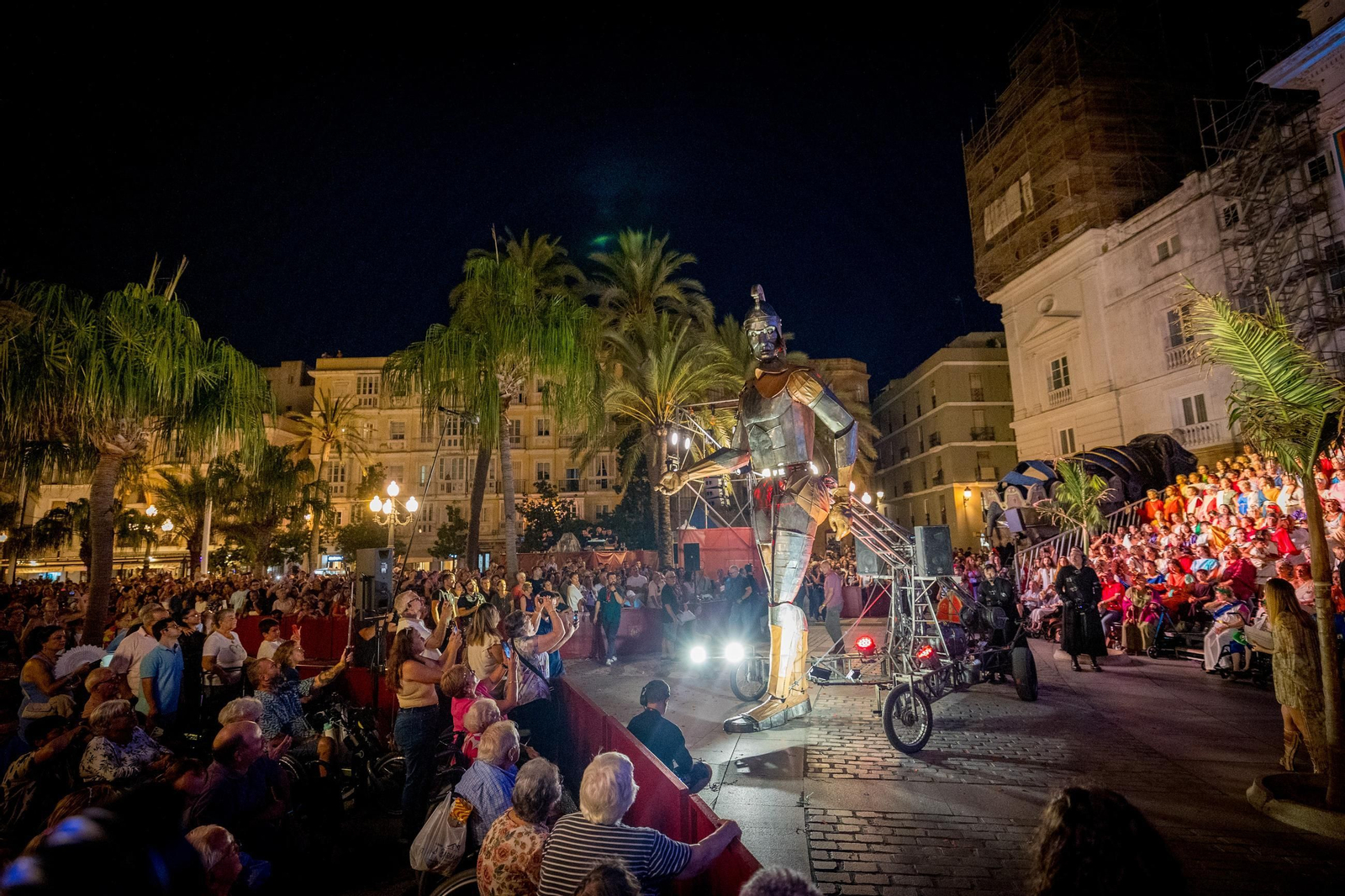Las imágenes de Gades Romana 2025: la comitiva y el espectáculo inaugural en Cádiz