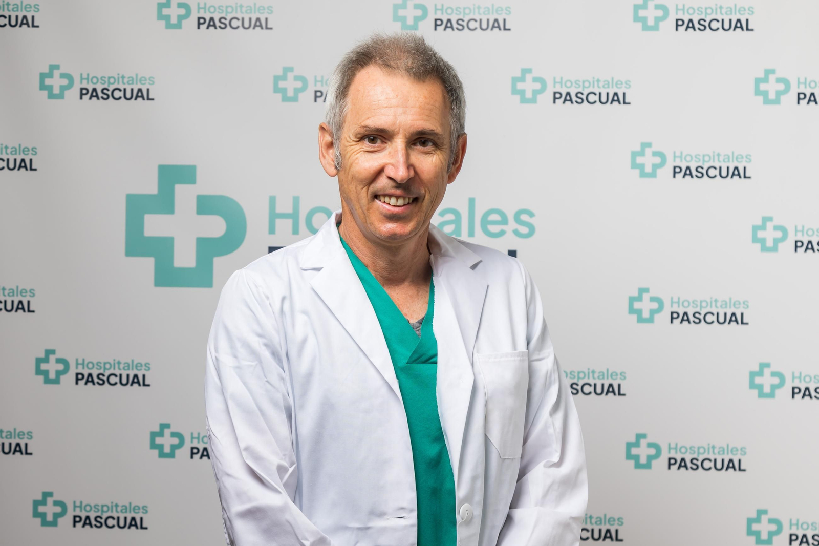 Doctor Miguel oliver,  médico ecografista en el Hospital de Sanlúcar