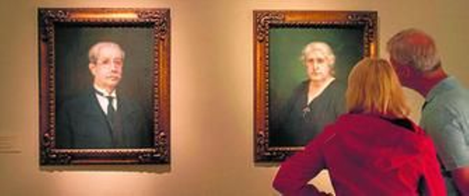 El 'Autorretrato' y el 'Retrato de Adela Narbona Beltrán', dos de las donaciones que se muestran hasta final de junio en el Bellas Artes.