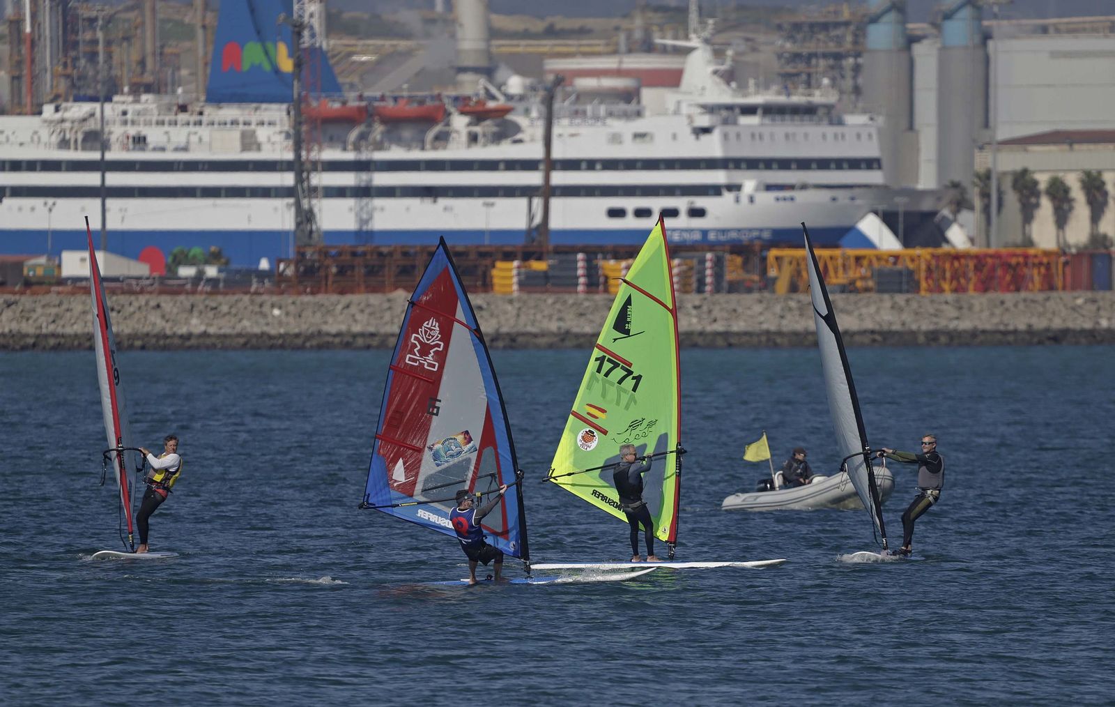 Las fotos de la segunda jornada opa de Andalucía de la clase Windsurfer, en La Línea