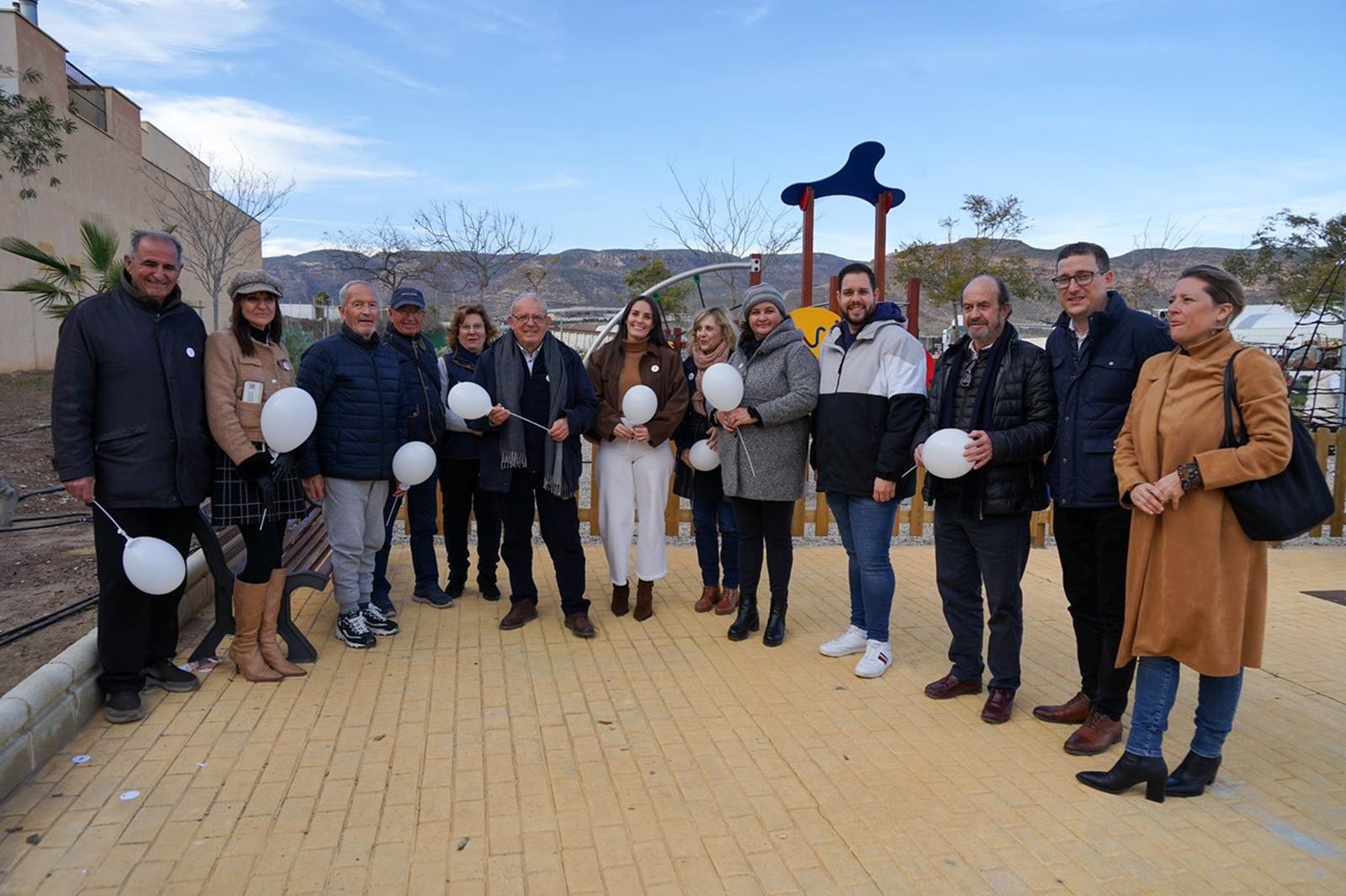 Vícar celebra el Día de la Paz inaugurando un nuevo parque para las familias del municipio