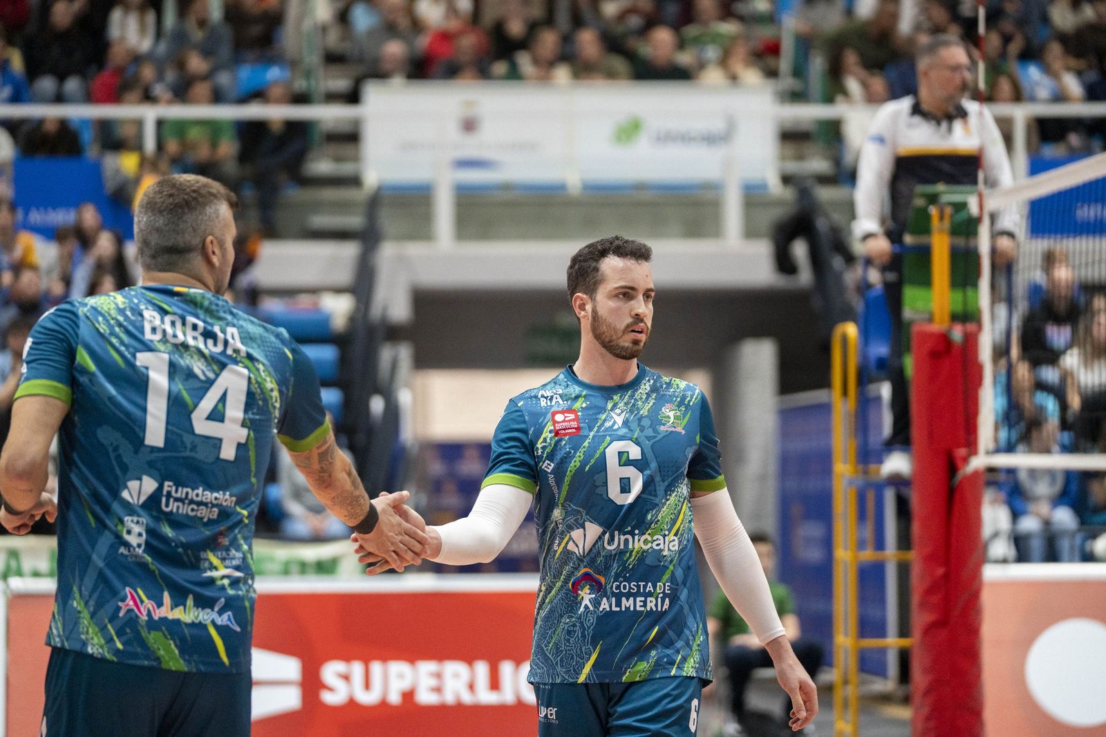Las imágenes del partido entre Unicaja Costa de Almería y Pamesa Teruel de Superliga de voleibol